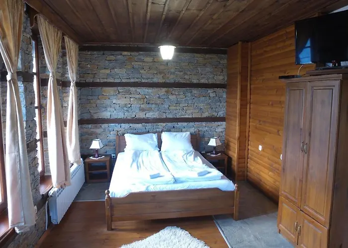 Leshtenski Rai Konukevi 3*