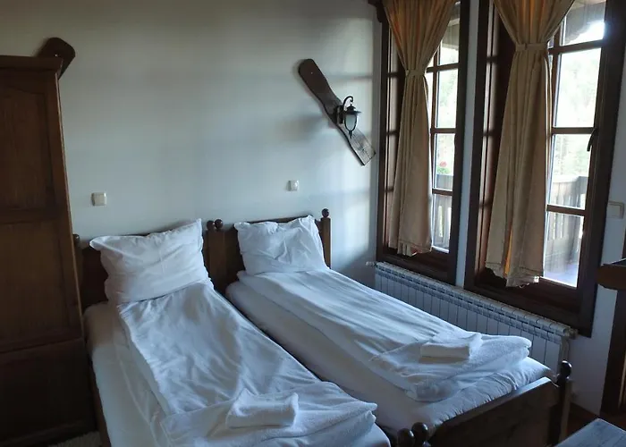 Leshtenski Rai Konukevi