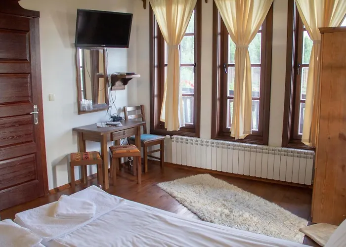 Leshtenski Rai Konukevi 3*