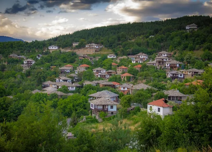 Leshtenski Rai Konukevi