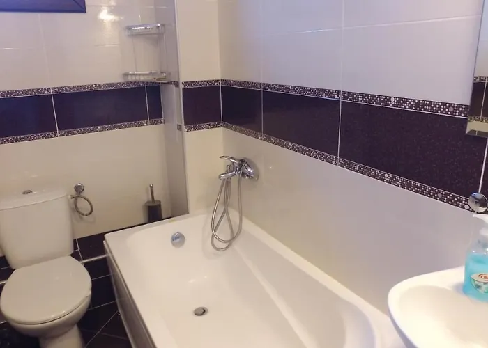 Leshtenski Rai Konukevi 3*