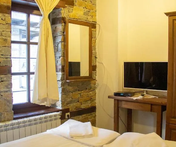 Konukevi Leshtenski Rai Leshten